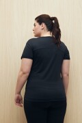 REMERA MUDRA Negro