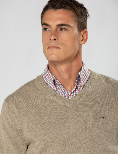 BUZO TEJIDO CUELLO EN V Beige