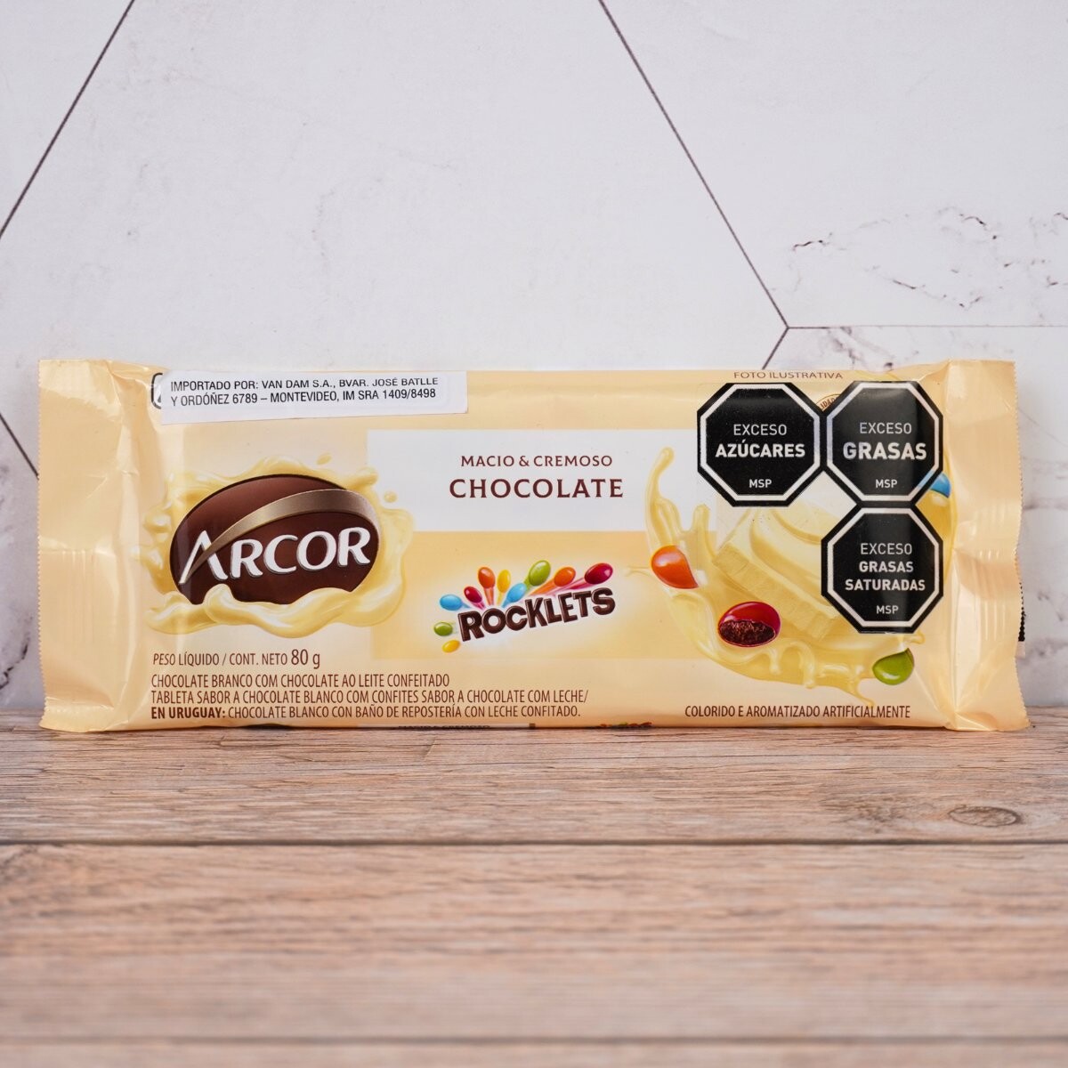 Tableta de chocolate blanco con Rocklets Arcor 80g 