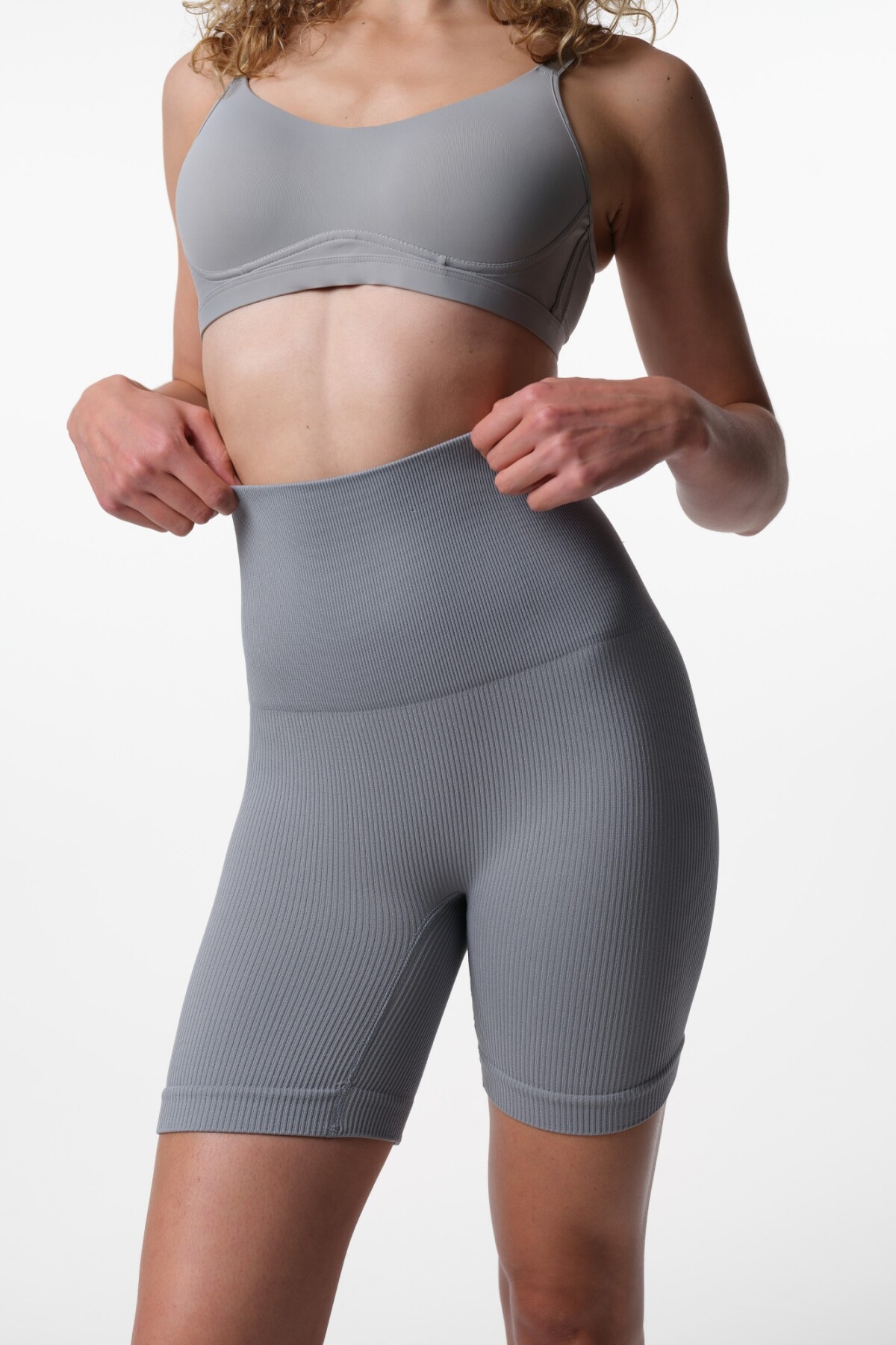 Short Slim Monique Gris