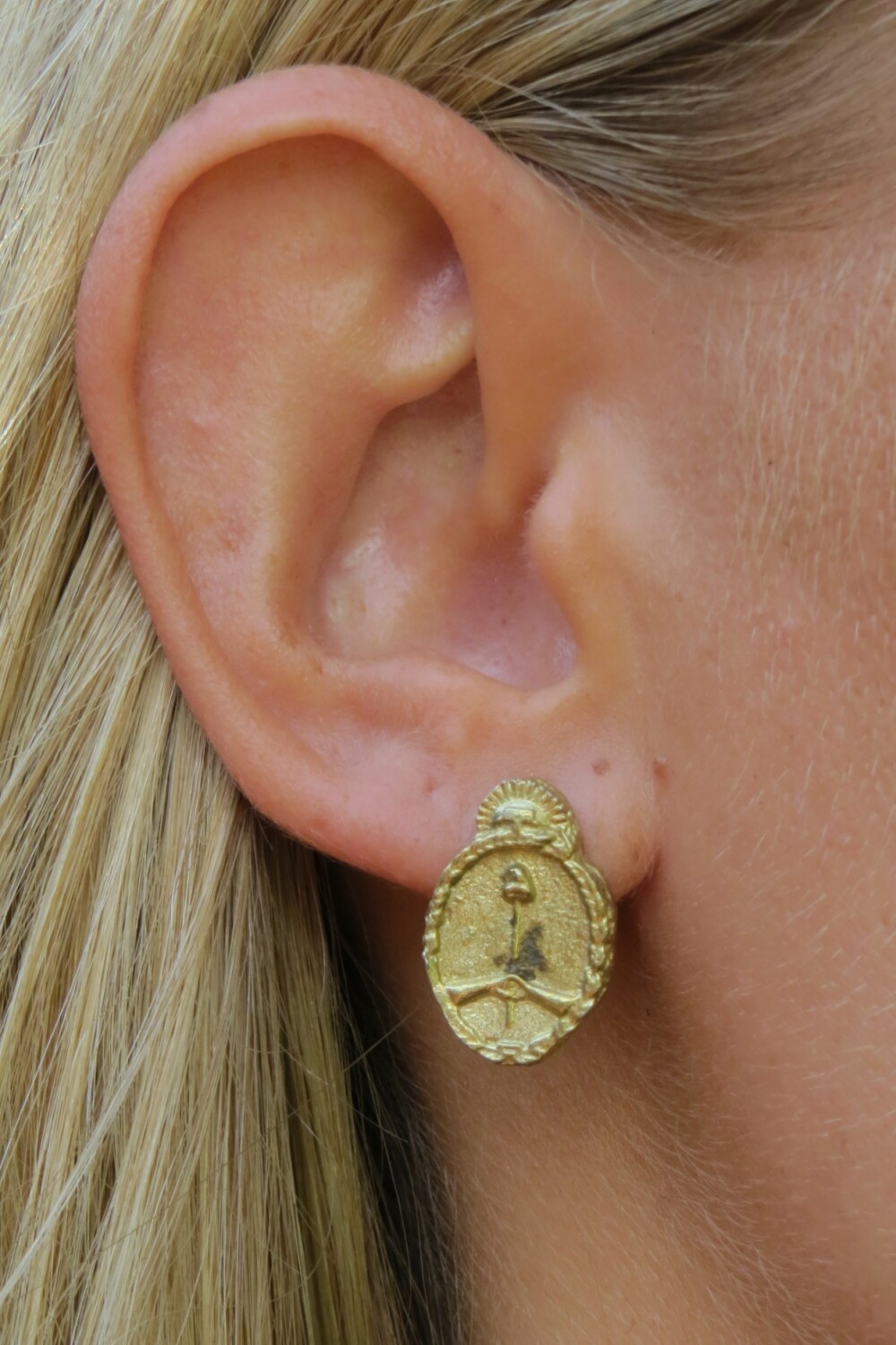 Escudo Earrings Argentina Dorado