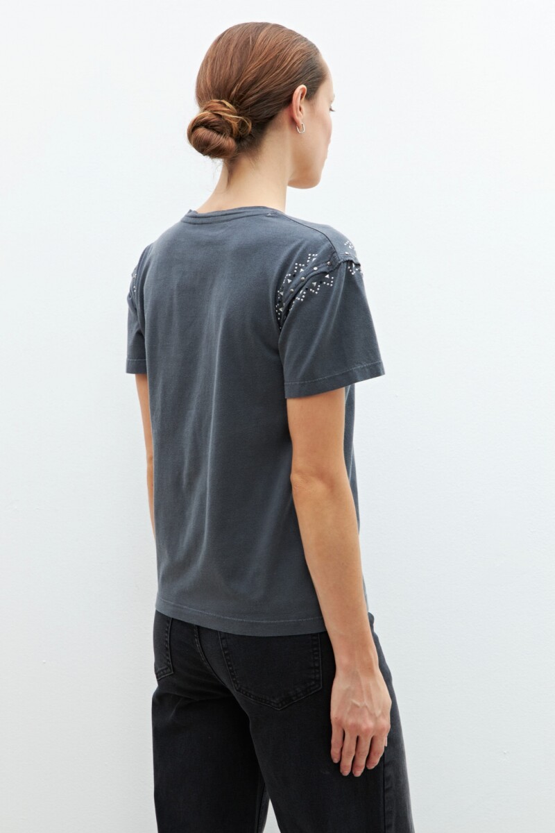 Remera con tachas gris oscuro