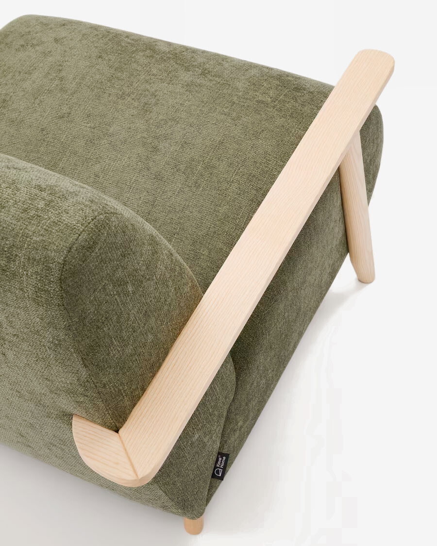 Butaca Meghan de chenilla verde y madera maciza de fresno con acabado natural Butaca Meghan de chenilla verde y madera maciza de fresno con acabado natural
