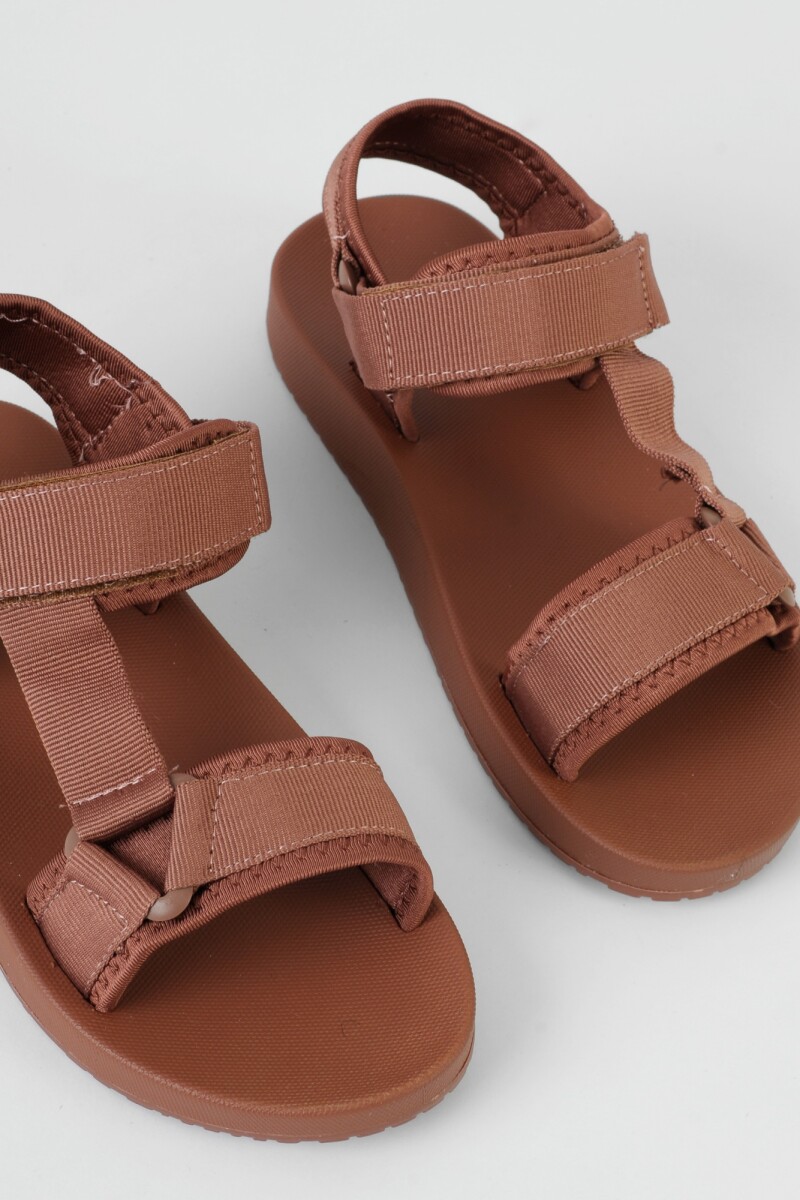 Sandalia plana deportiva ajustable rosa