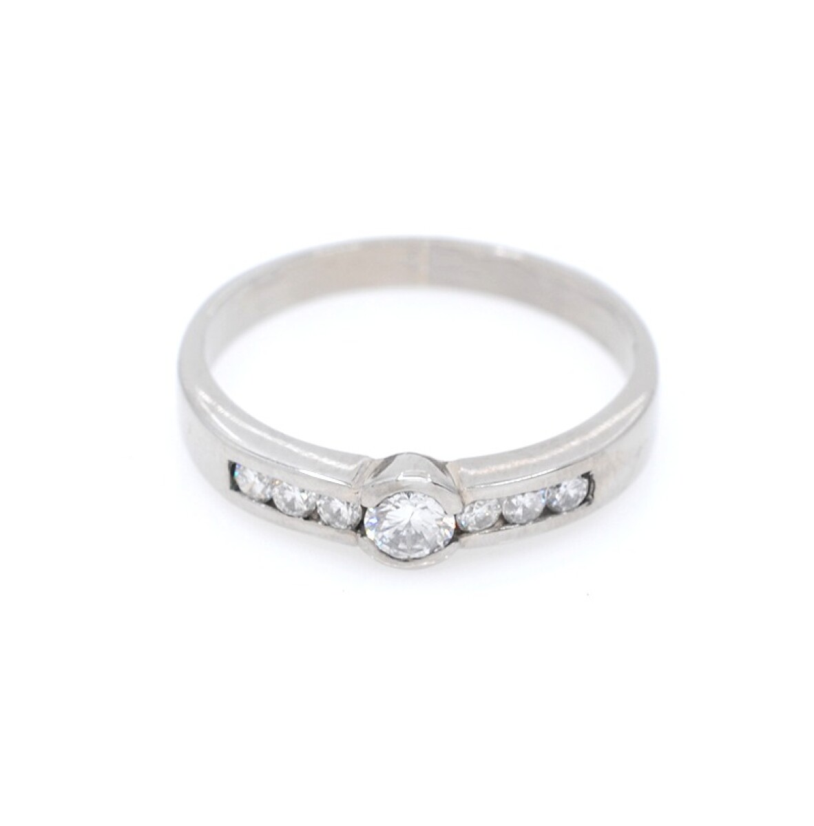 Anillo en oro 18k blanco y brillantes 