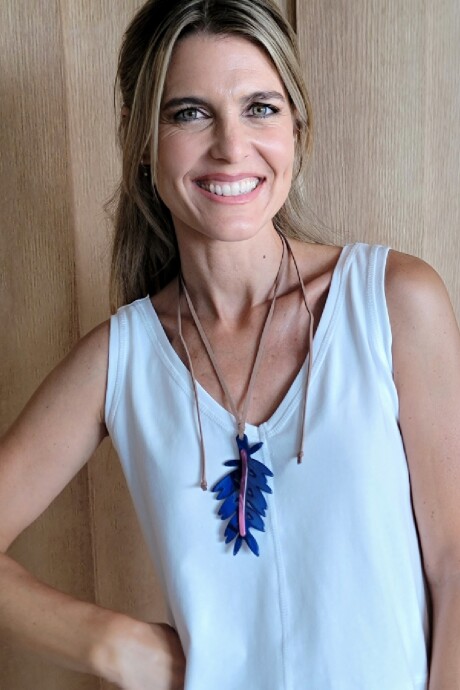 Collar Pluma azul