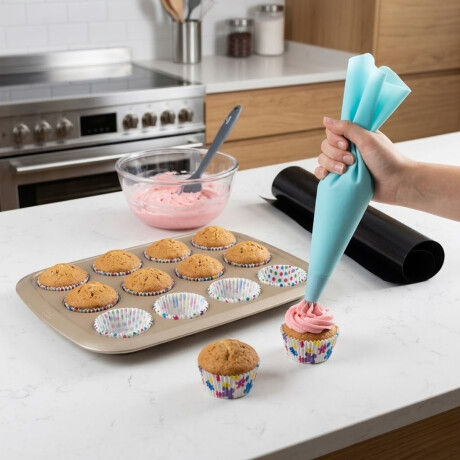 Kit Repostería con Molde Cupcakes con Manga Pirotines Lamina Antiadherente y Espatula Kit Repostería con Molde Cupcakes con Manga Pirotines Lamina Antiadherente y Espatula
