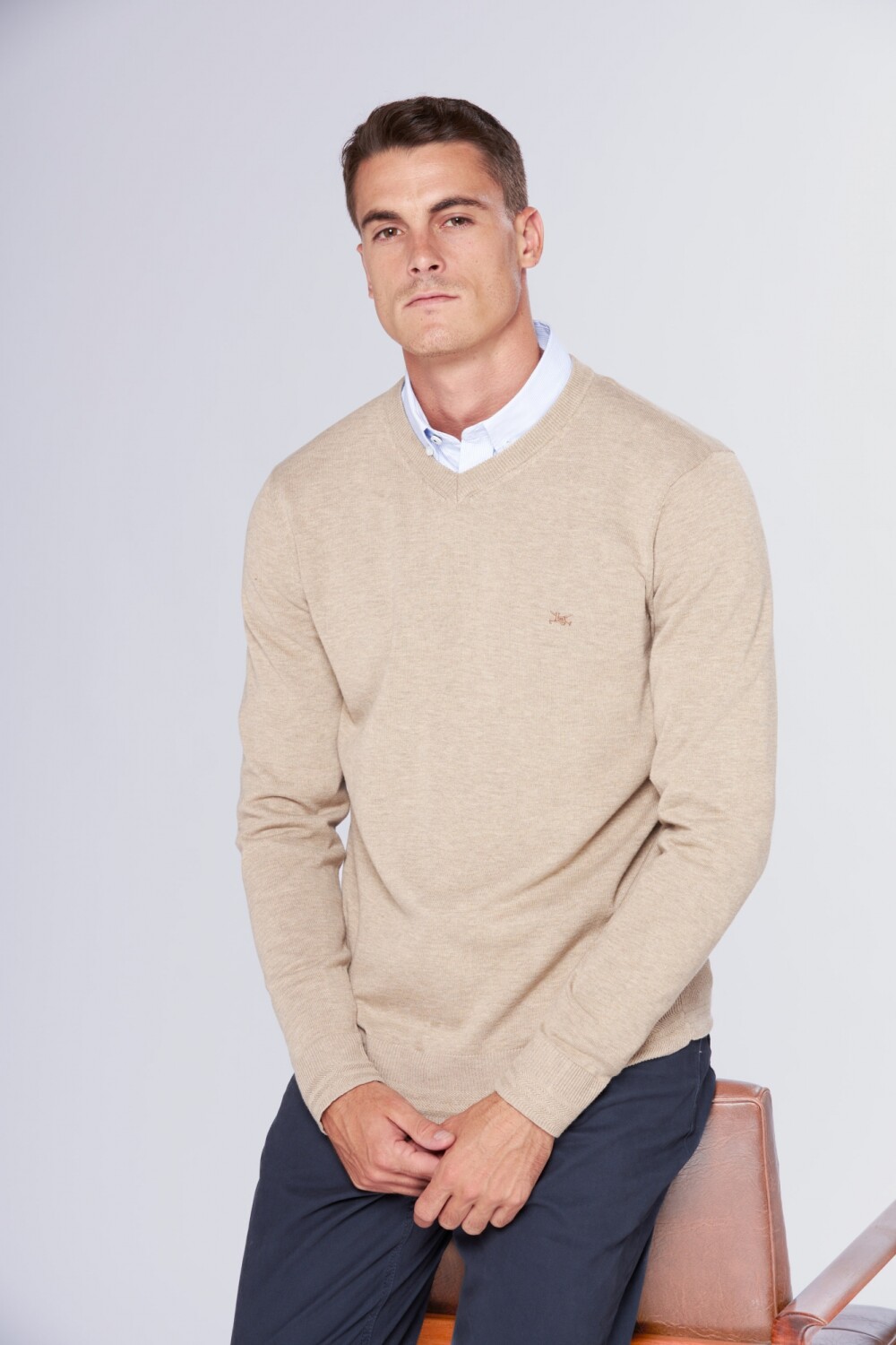BUZO TEJIDO CUELLO EN V Beige