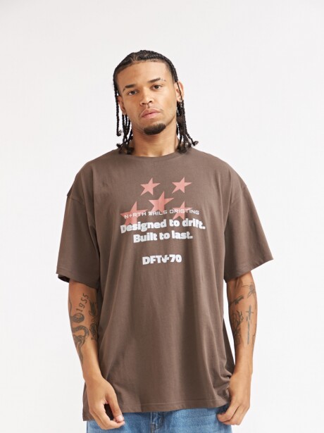 REMERA OVERSIZE RENO DRIFT CLUB MARRON