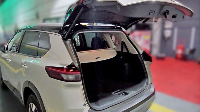 Apertura automática del baúl Nissan X-trail: más cómodo y seguro