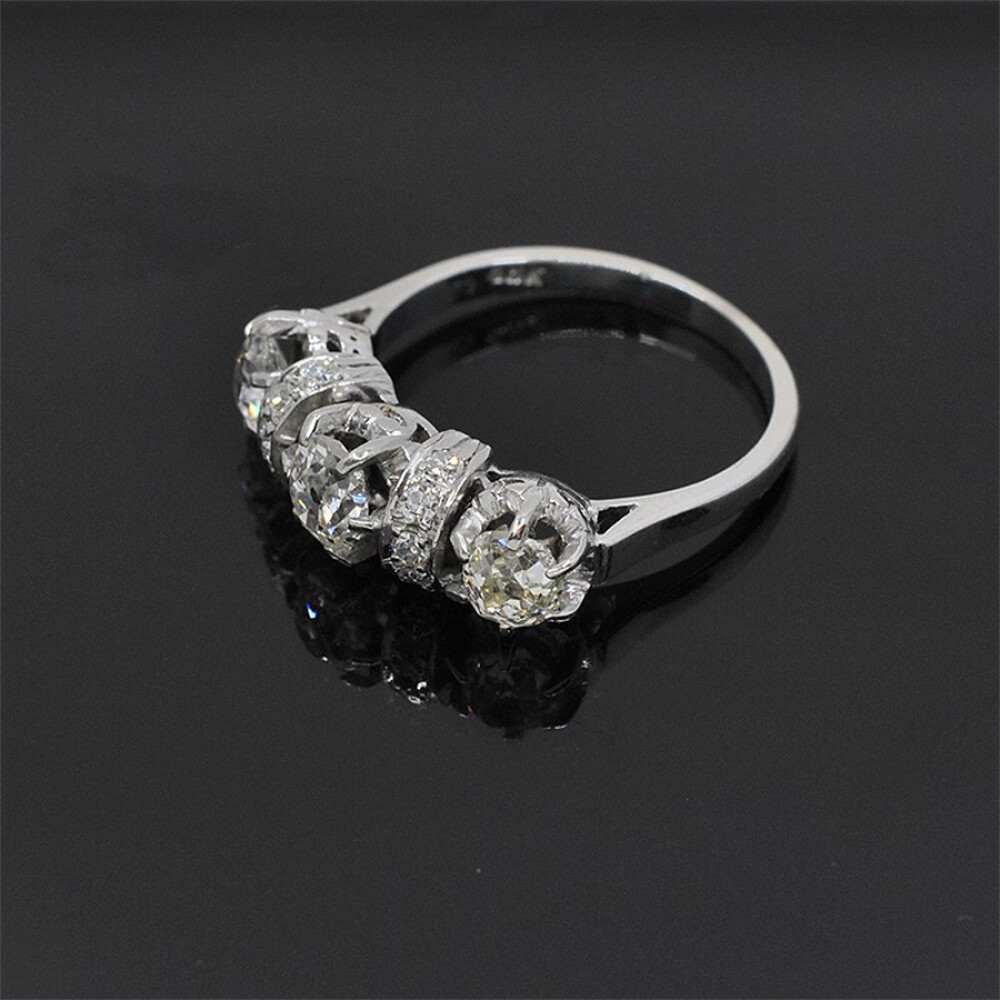 Anillo En Oro 18K, Platino Y Brillantes Anillo En Oro 18K, Platino Y Brillantes