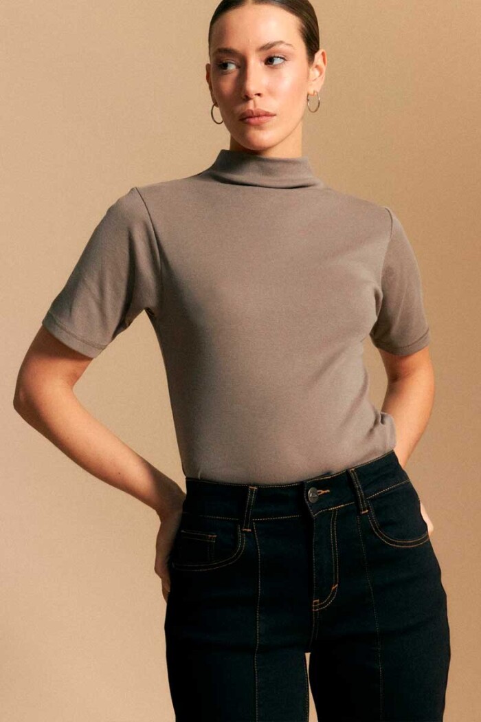 POLERA MANGA CORTA ALLIE ZAMORA Marron