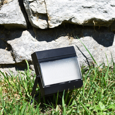 Proyector LED c/pincho negro exterior 7,5W cálida IX4046