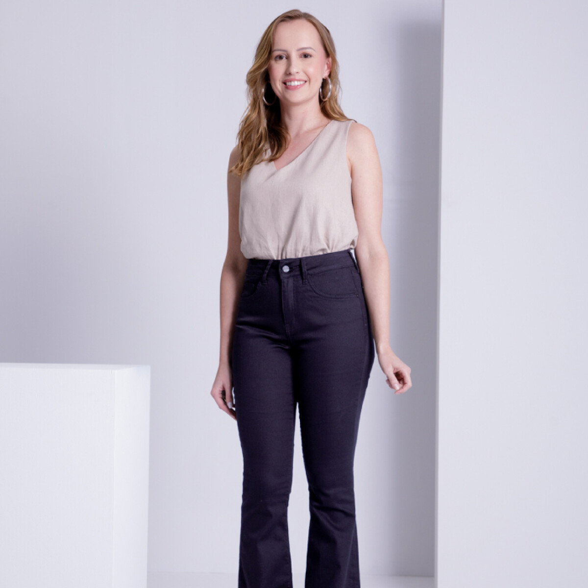 Pantalón Acampanado de Vientre Plano - Negro 