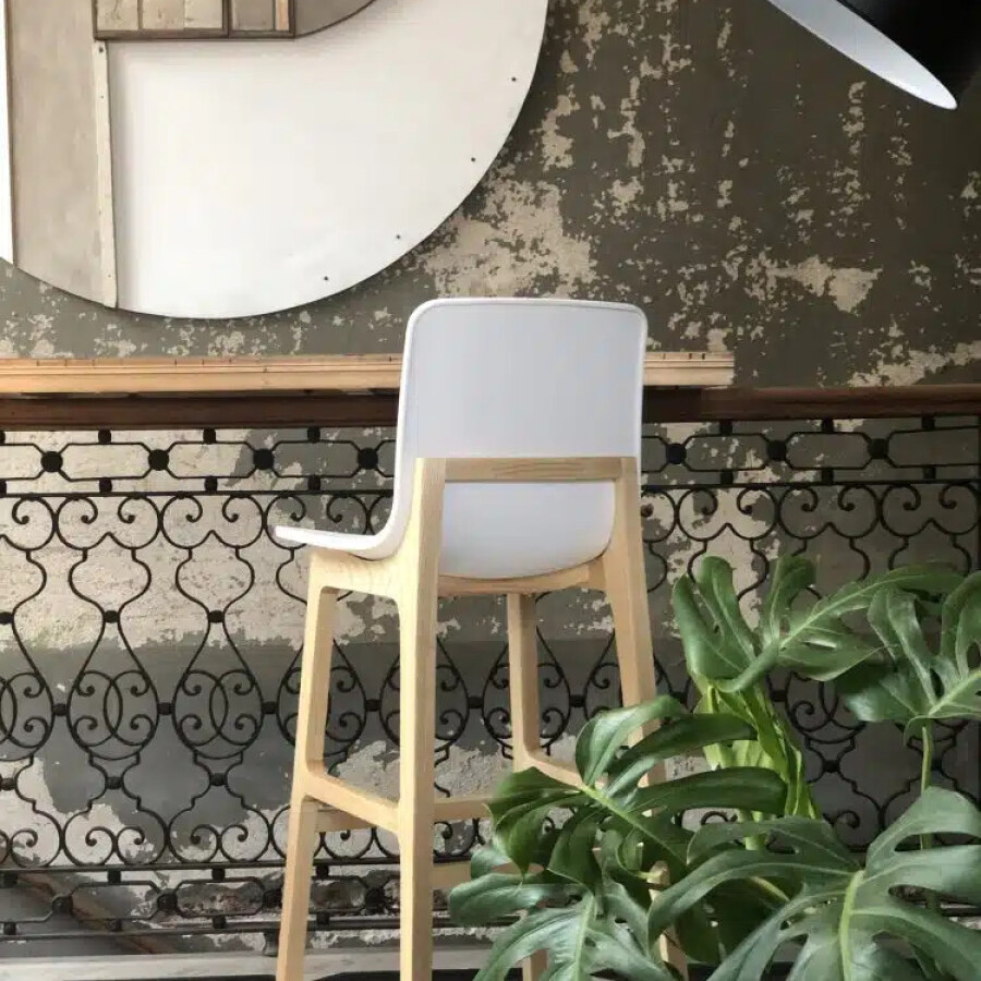 Banqueta Alta Woody | EN EXHIBICION White