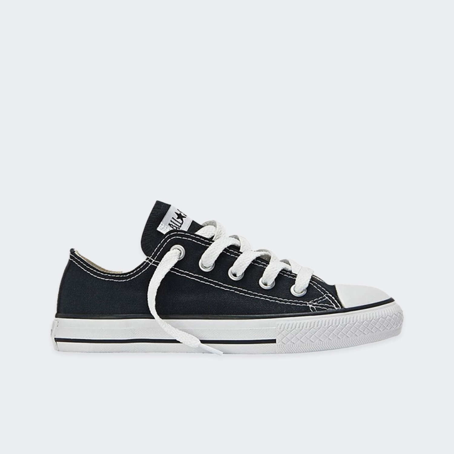 converse en negro