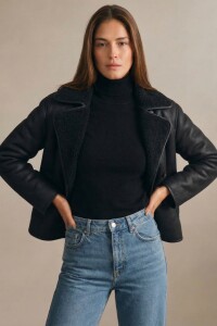 Gamulán Con Corderito Negro