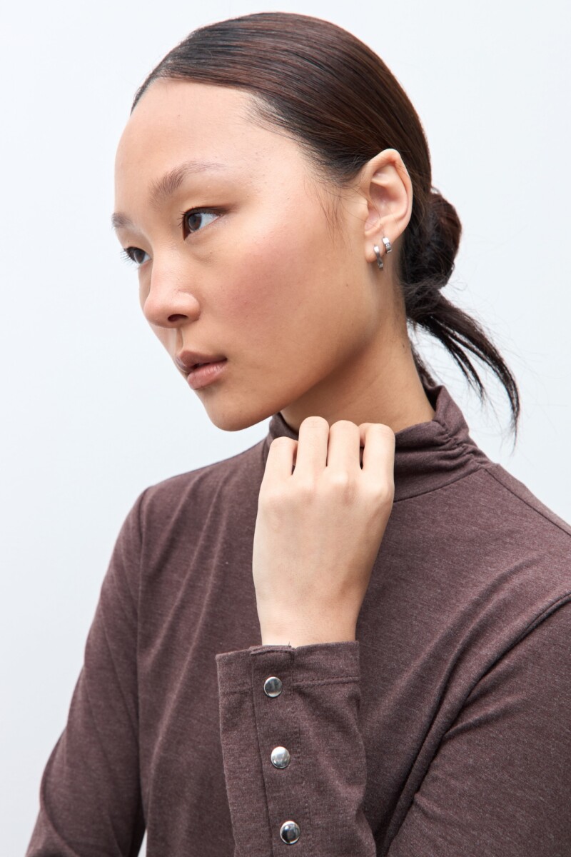 Media polera con frunces chocolate melange