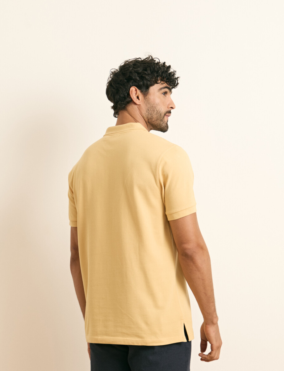 520752 REMERA HARRINGTON LABEL Amarillo