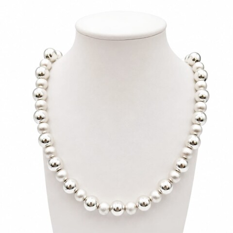 Collar de bolitas en plata Collar de bolitas en plata