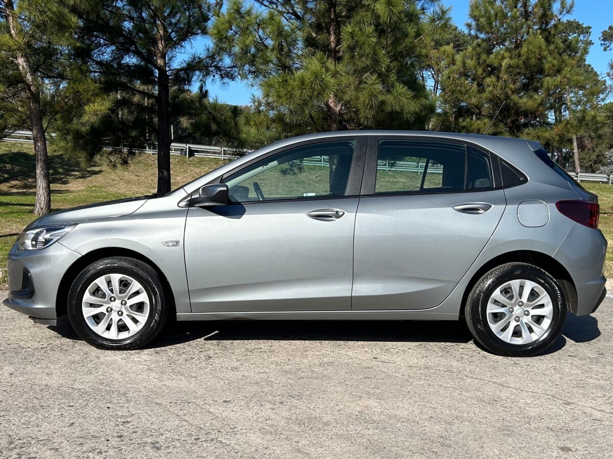 Chevrolet Onix LT 1.0 Extra Full 2024 (Descuenta IVA) Chevrolet Onix LT 1.0 Extra Full 2024 (Descuenta IVA)
