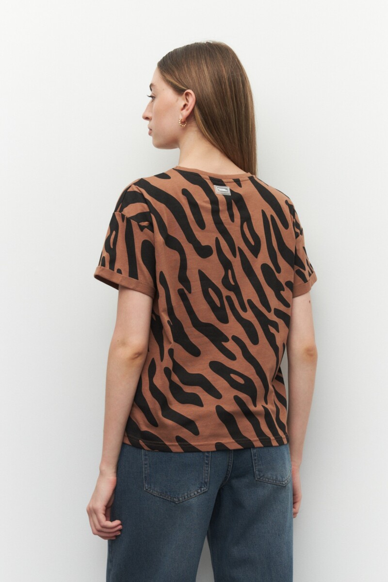 REMERA SEB Marrón Corteza