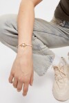 PULSERA DE HILO CREMA CON PERLA SHELL FORNITURA BAÑADA EN ORO 18K. Pulsera