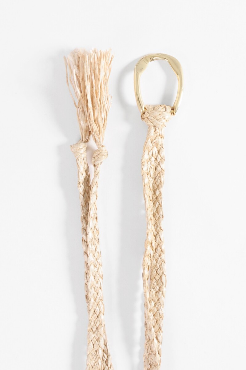 Cinturón rafia hebilla irregular beige