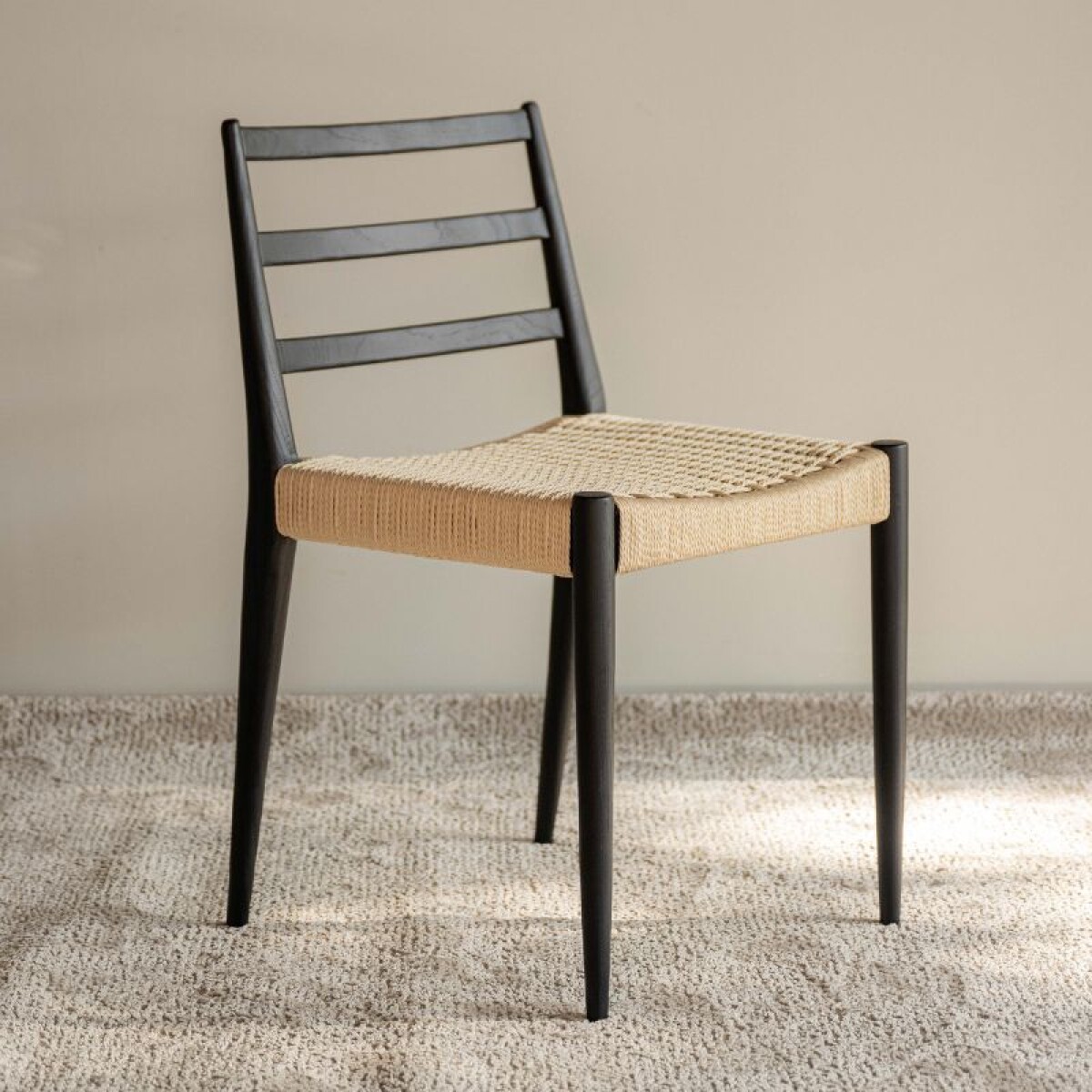 Silla Analy / Madera y Fibra - Negro 
