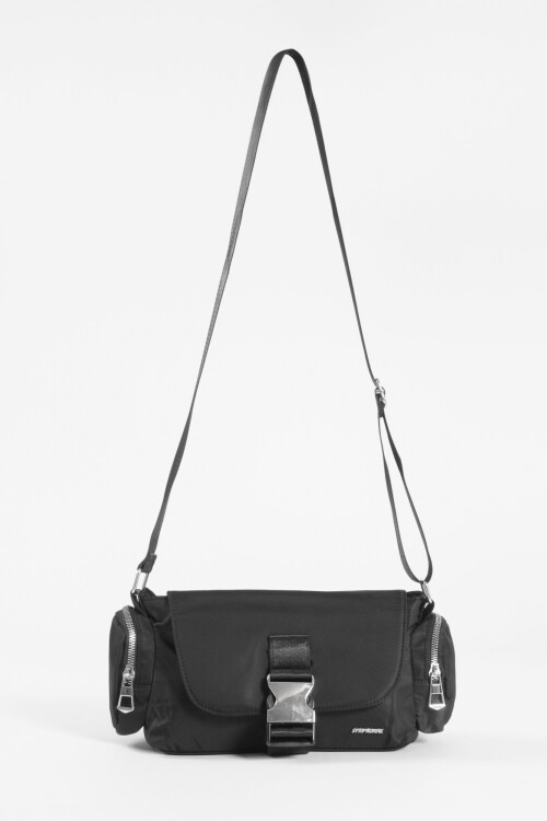 Bandolera de tela con tapa y hebilla negro