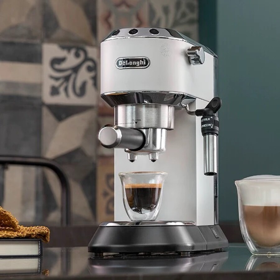 Cafetera Expresso Delonghi Dedica Blanca EC685W Cafetera Expresso Delonghi Dedica Blanca EC685W