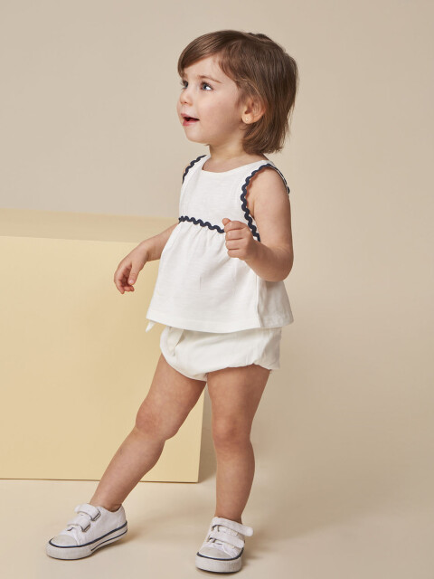 Camiseta Con Detalle De Ondas A Contraste Blanco