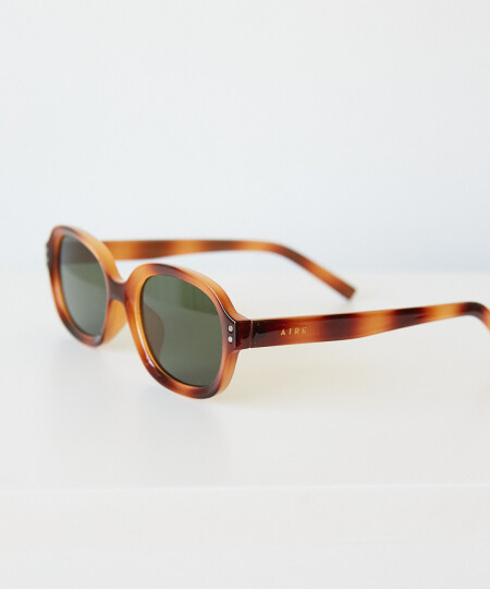 OLIVER SUNNIES CAREY