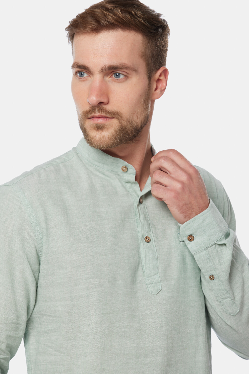 CAMISA LINO MEDIO BOTON CUELLO MAO Verde