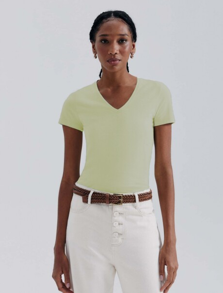 CAMISETA BÁSICA MANGA CORTA CUELLO EN V VERDE