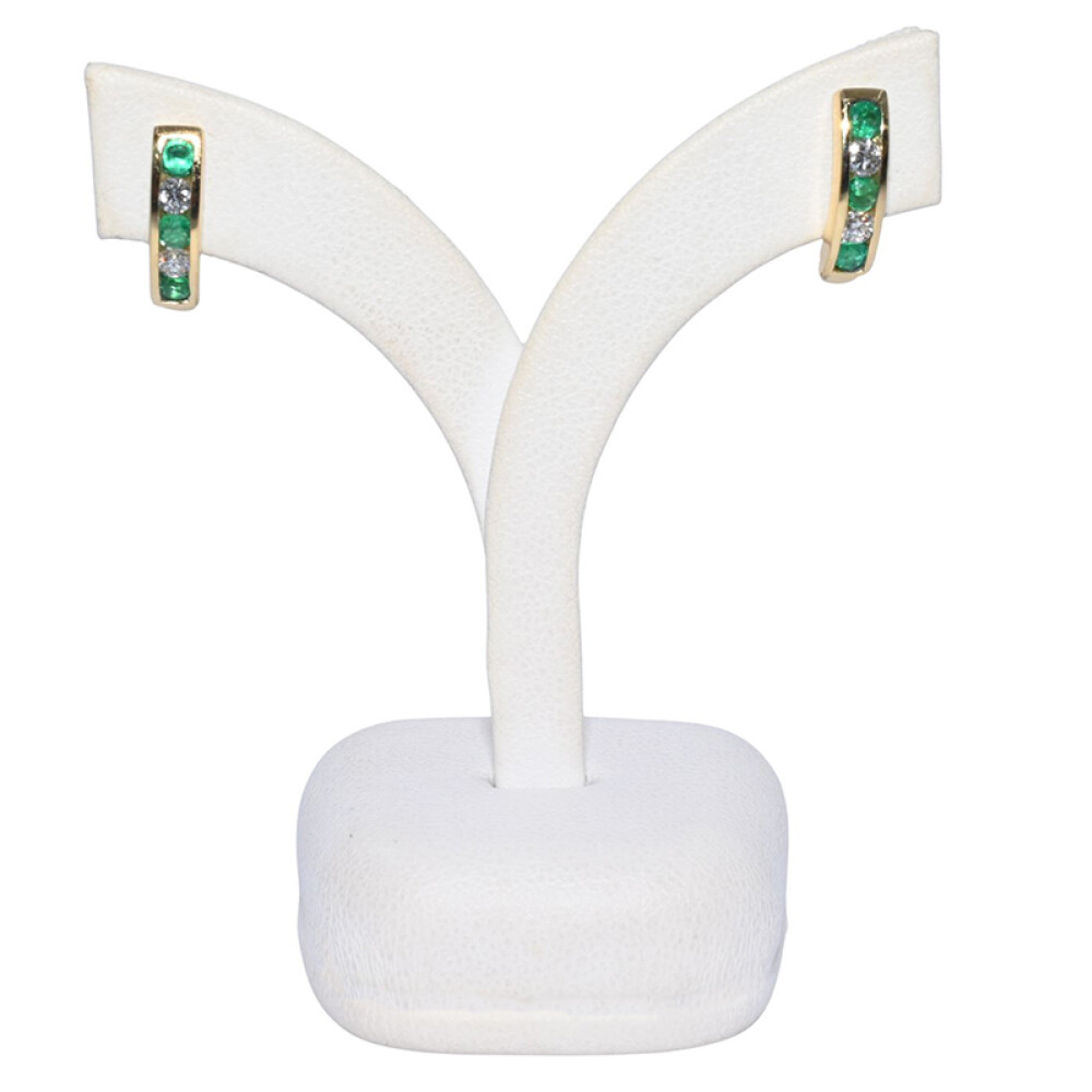 Caravanas oro 18 k con esmeraldas y brillantes. Caravanas oro 18 k con esmeraldas y brillantes.