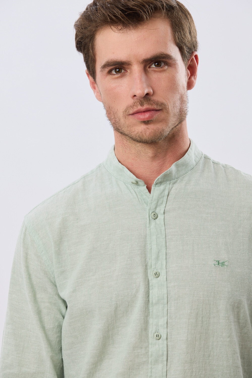 CAMISA LISA DE LINO CUELLO MAO Menta