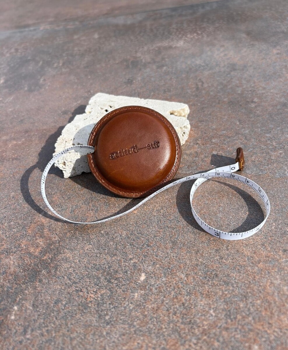 Pleasure Measure Round - Camel 