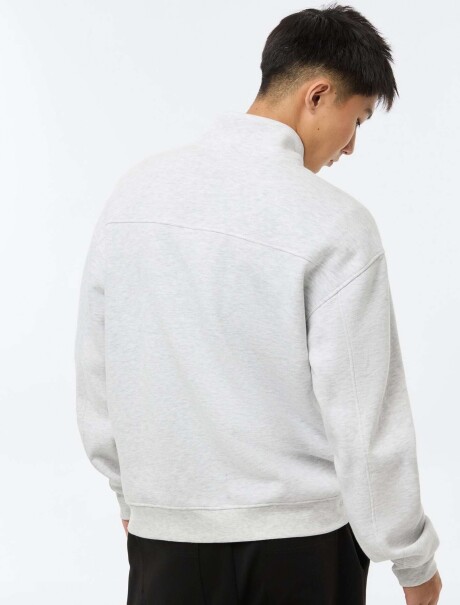 SUDADERA DE CUELLO ALTO GRIS CLARO