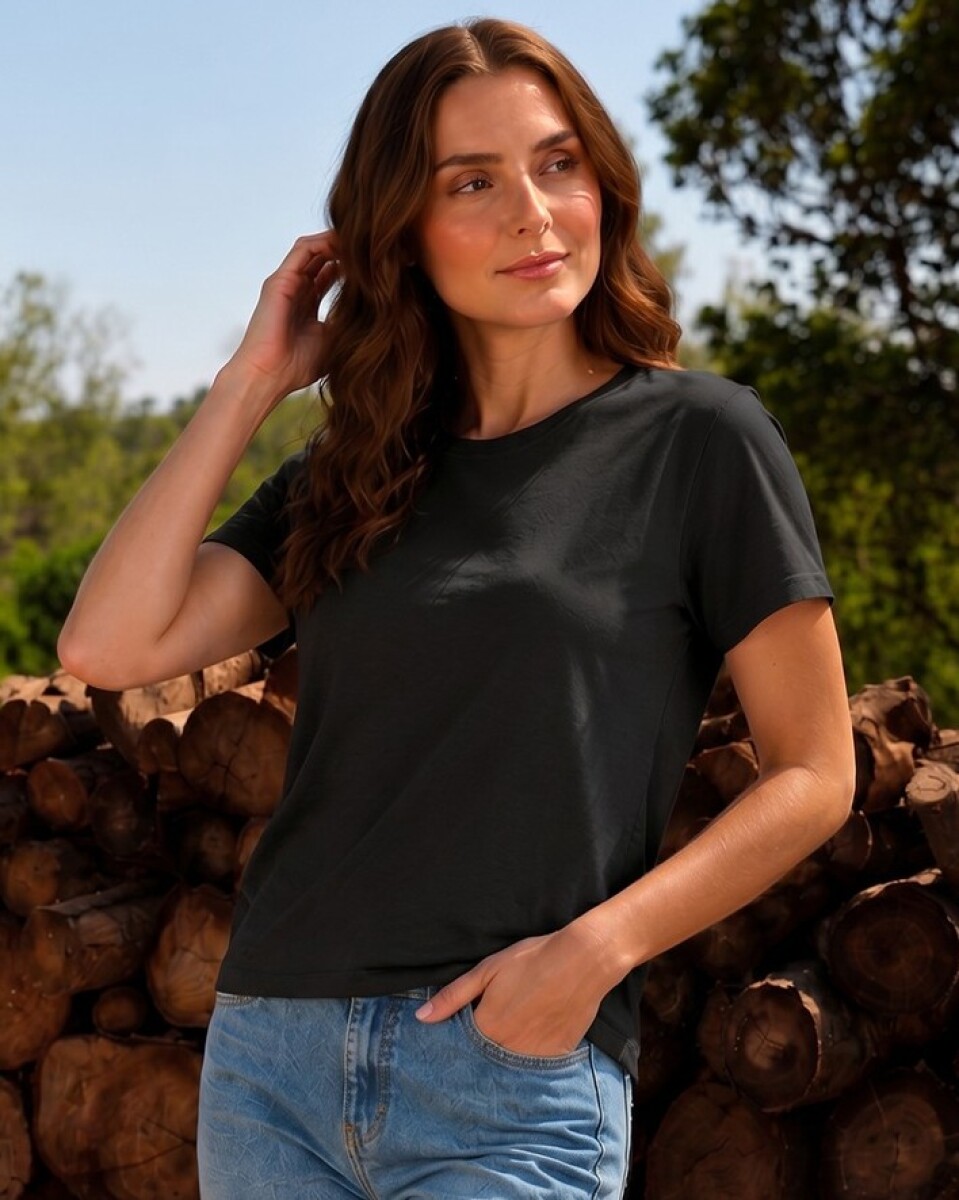 Remera Básica. - Negro 