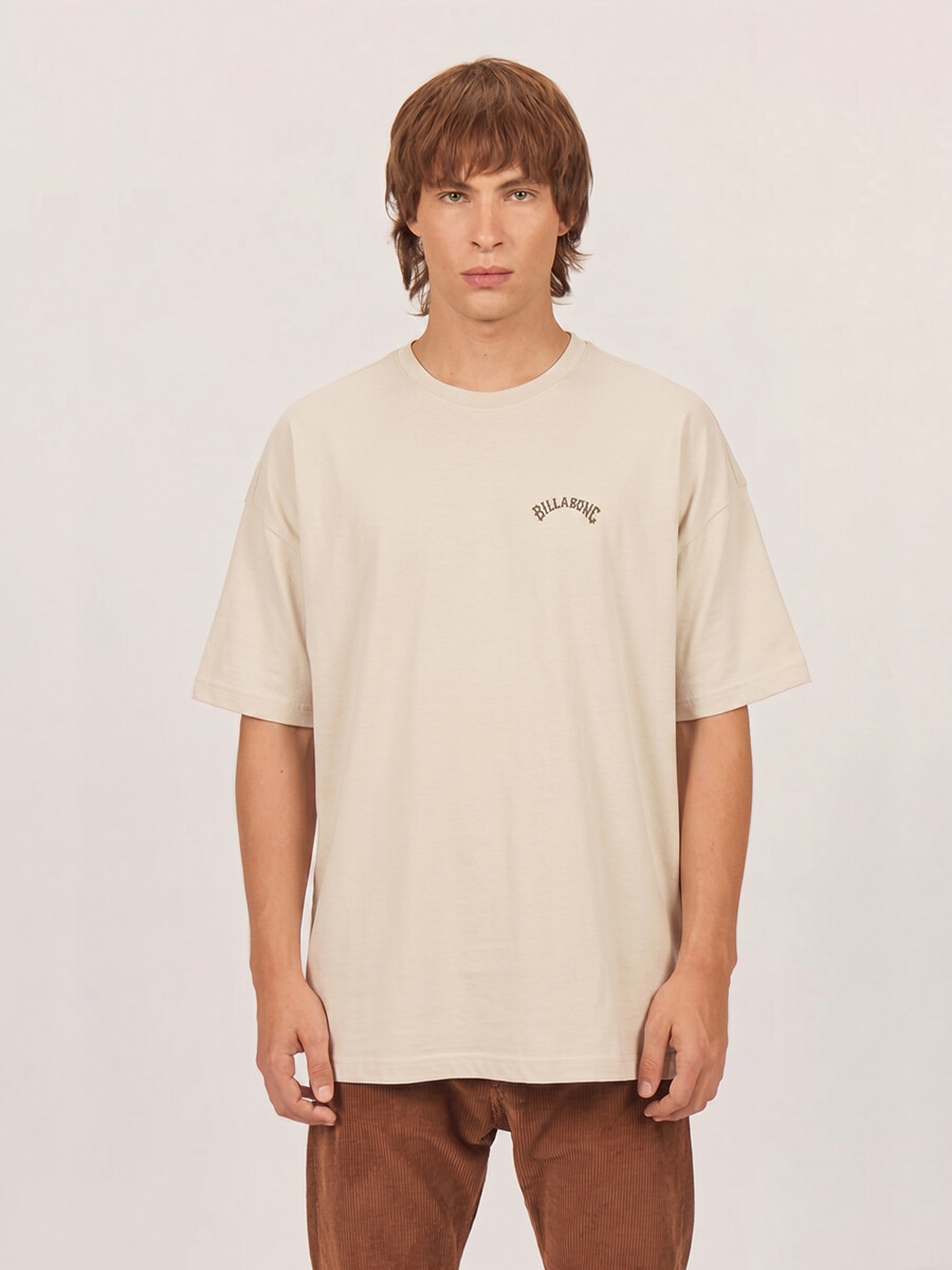 REMERA ARCH EMB OVER TEE 
