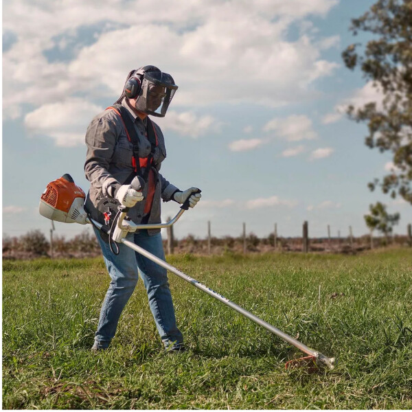 Desmalezadora Stihl Fs 221 DESMALEZADORA STIHL FS 221