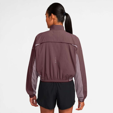Campera Nike Swift Uv Rpl De Mujer Morado