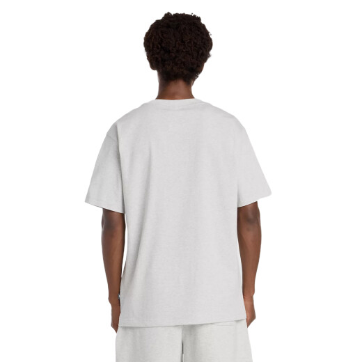 Remera New Balance Athletics Never Age - Gris Remera New Balance Athletics Never Age - Gris