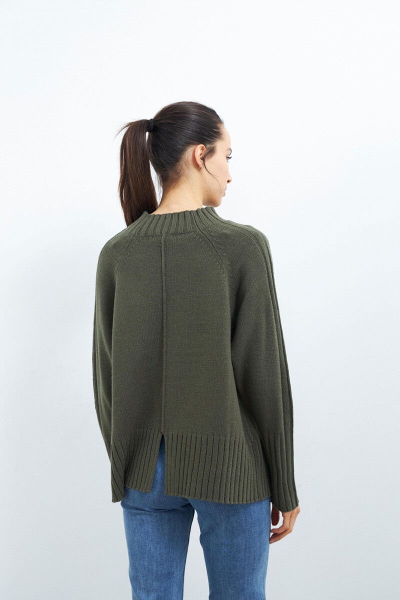 Sweater con tajo verde oliva