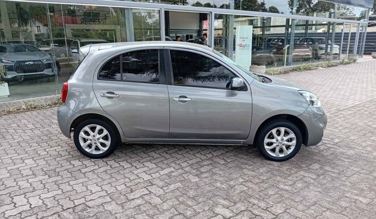 Nissan March Extra Full 1.6 - 2015 Nissan March Extra Full 1.6 - 2015