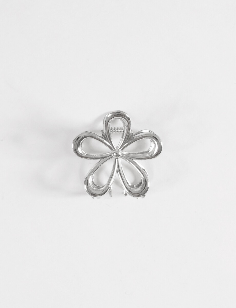 Broche metálico flor - plateado 