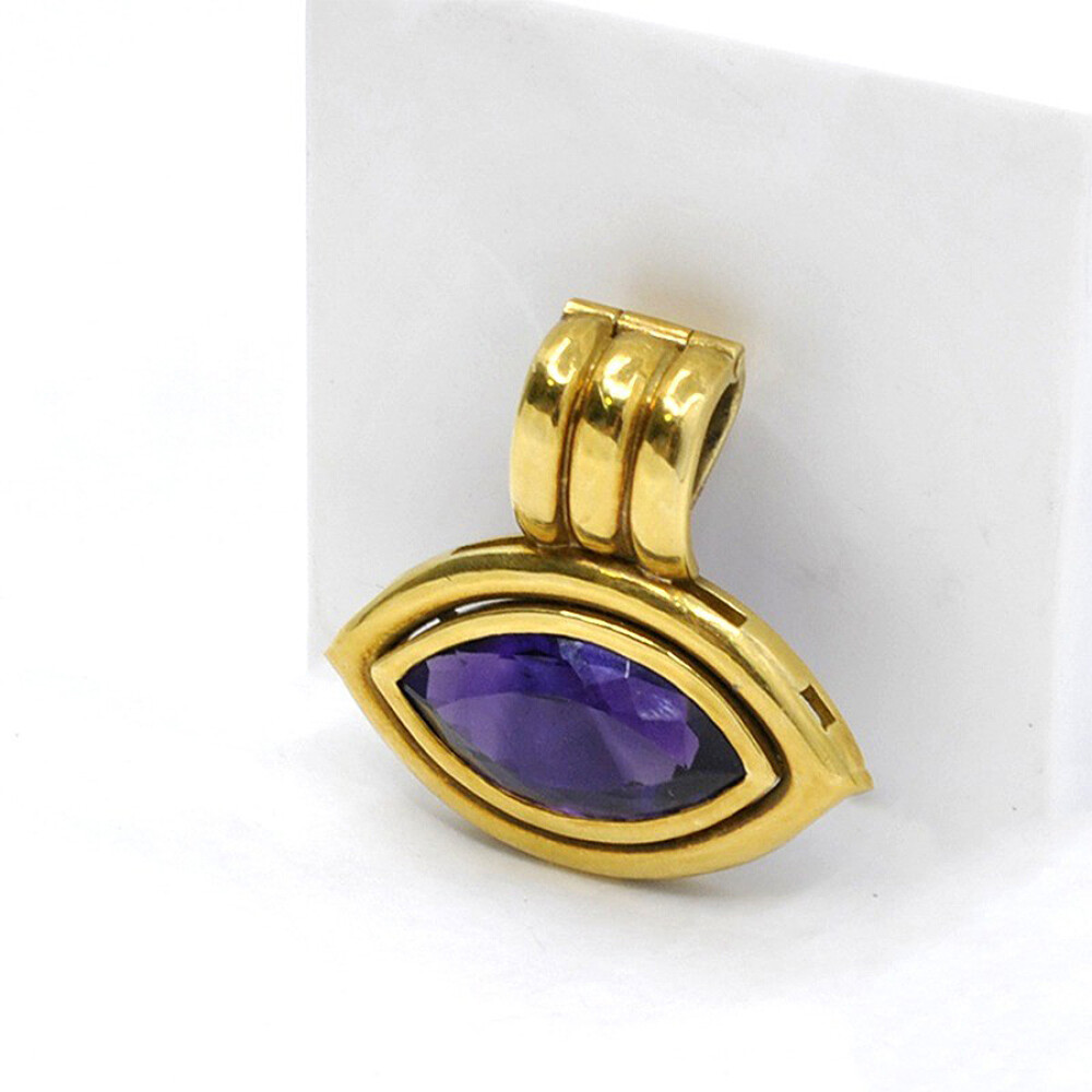 Dije en Oro 18 K Y Amatista Dije en Oro 18 K Y Amatista