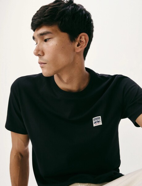 CAMISETA CON ESTAMPA MODELO REGULAR NEGRO