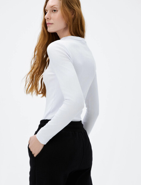 CAMISETA BÁSICA EN TELA ACANALADA BLANCO